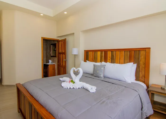 Tropical Palace Hotel *