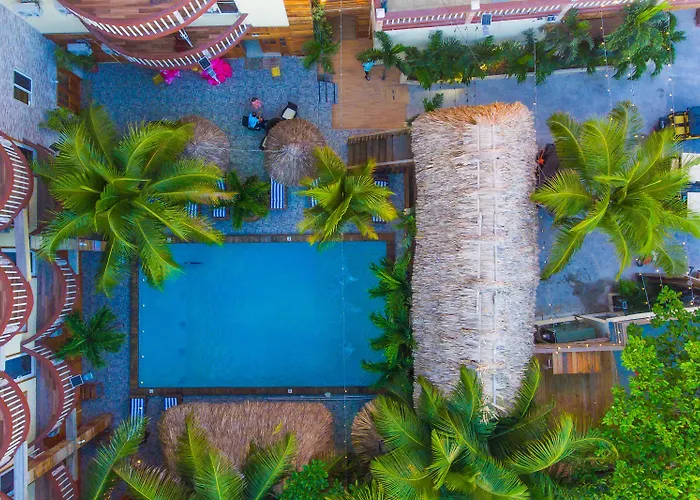 Tropical Palace Hotel