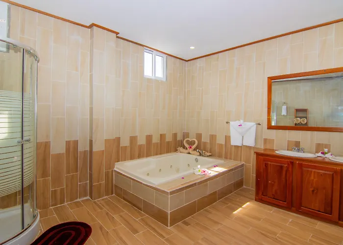 Hotel Tropical Palace San Pedro (Ambergris Caye)